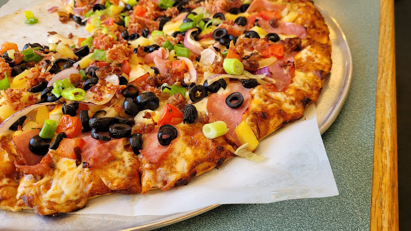#7 best pizza place in Yakima - Round Table Pizza