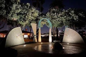 Public Art "Pearl Of The Pacific" image