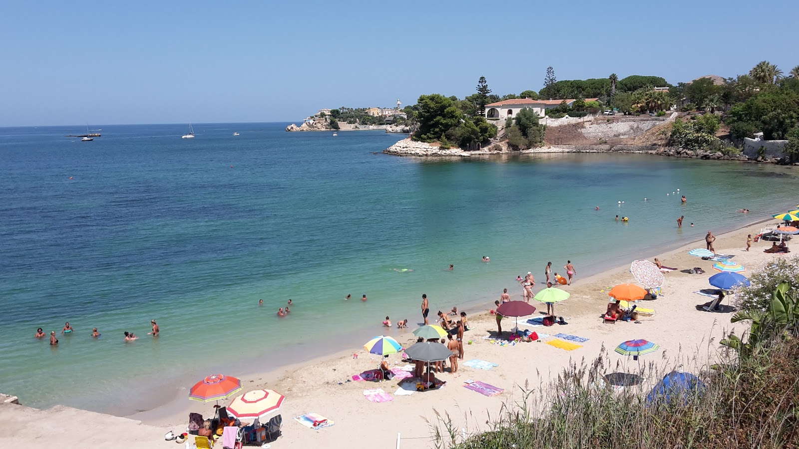 Foto von Spiaggia Punta del Pero mit feiner brauner sand Oberfläche