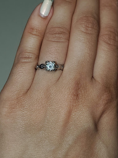 Jewelry Store «Mullen Bros. Jewelers», reviews and photos, 167 Swansea Mall Dr, Swansea, MA 02777, USA