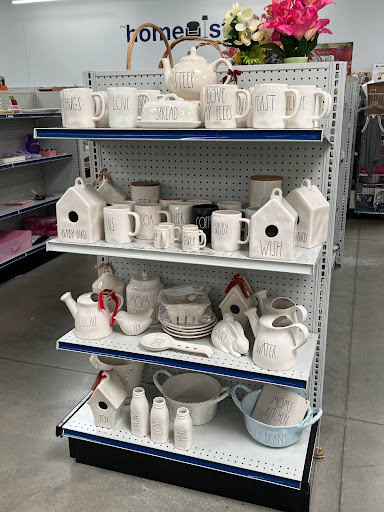 Thrift Store «Goodwill Laburnum Retail Store & Donation Center», reviews and photos, 3979 Gay Ave, Richmond, VA 23231, USA