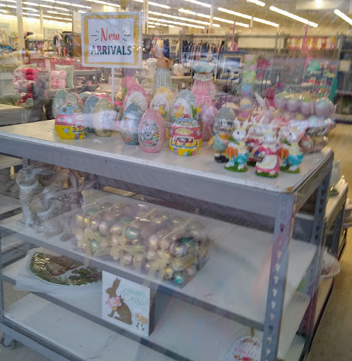 Home Goods Store «Tuesday Morning», reviews and photos, 23314 Farmington Rd, Farmington, MI 48336, USA