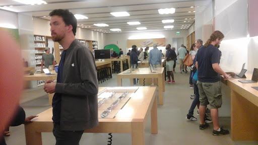 Computer Store «Apple Crabtree Valley Mall», reviews and photos, 4325 Glenwood Ave, Raleigh, NC 27612, USA