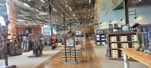 Sporting Goods Store «Bass Pro Shops», reviews and photos, 951 E Lewis and Clark Pkwy, Clarksville, IN 47129, USA