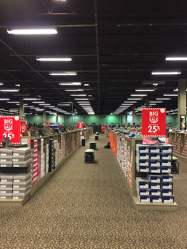 Shoe Store «DSW Designer Shoe Warehouse», reviews and photos, 15001 Potomac Town Pl #120, Woodbridge, VA 22192, USA