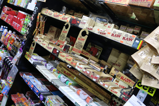 Tobacco Shop «The Hub 3 Smoke Shop», reviews and photos, 2631 NE Vivion Rd, Kansas City, MO 64119, USA