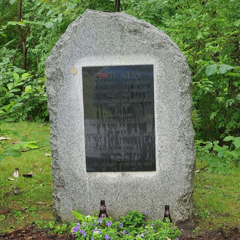 Eliot Ness Grave