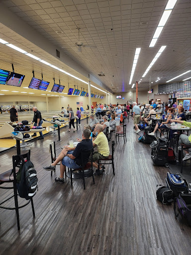 Bowling Alley «Poplar Creek Bowl», reviews and photos, 2354 W Higgins Rd, Hoffman Estates, IL 60169, USA