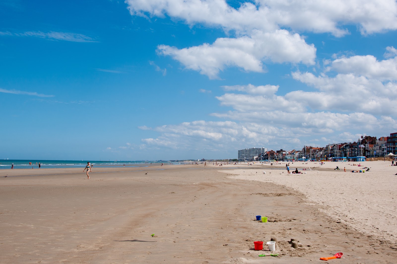 Fotografie cu Plage de Malo-les-Bains cu o suprafață de nisip strălucitor