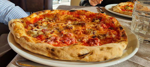Central Bar • Ristorante Pizzeria in Moena, Provincia Autonoma di Trento