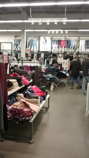 Clothing Store «Old Navy», reviews and photos, 470 Lewis Ave, Meriden, CT 06450, USA