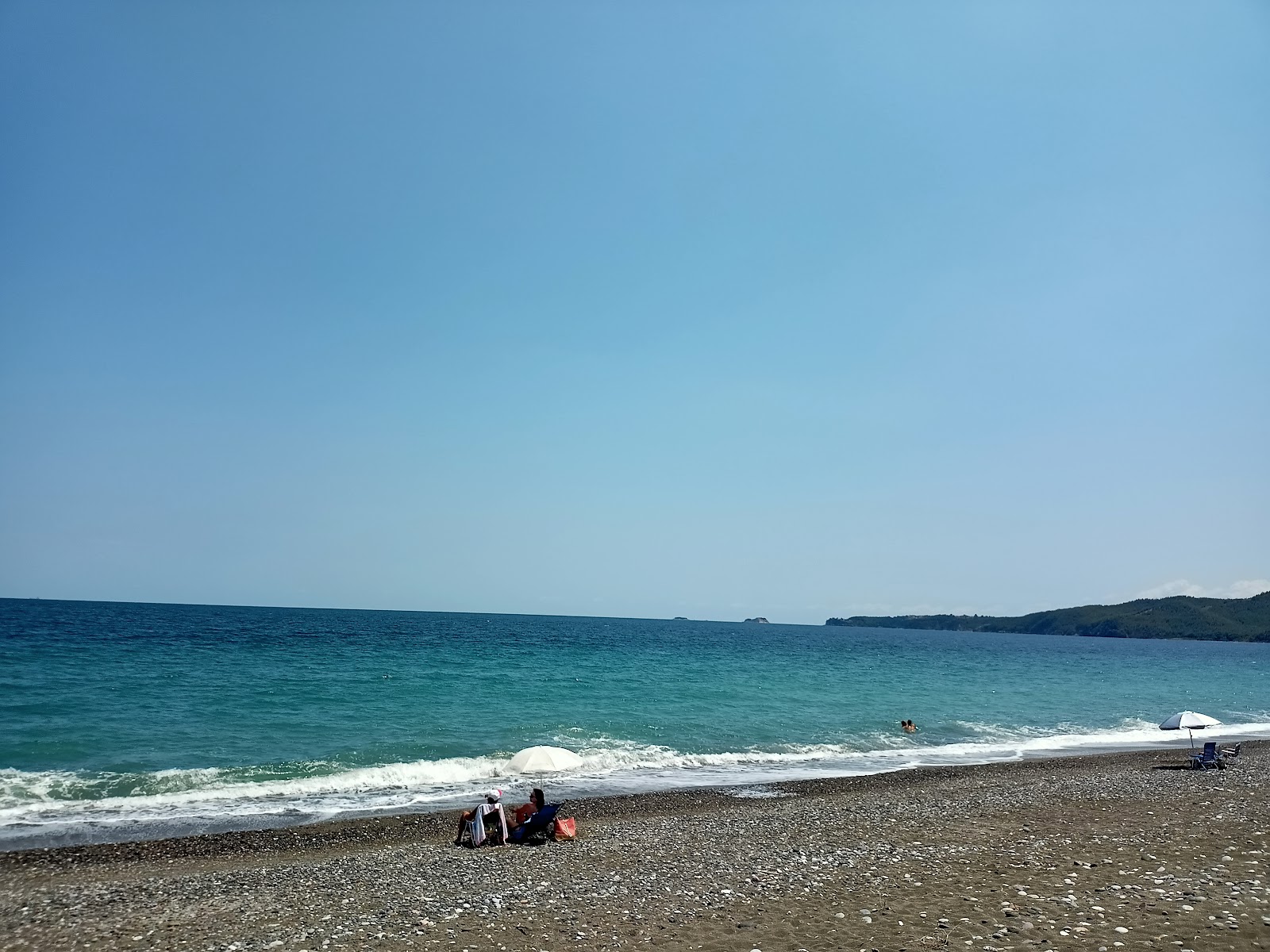 Foto von Elinika beach mit teilweise sauber Sauberkeitsgrad