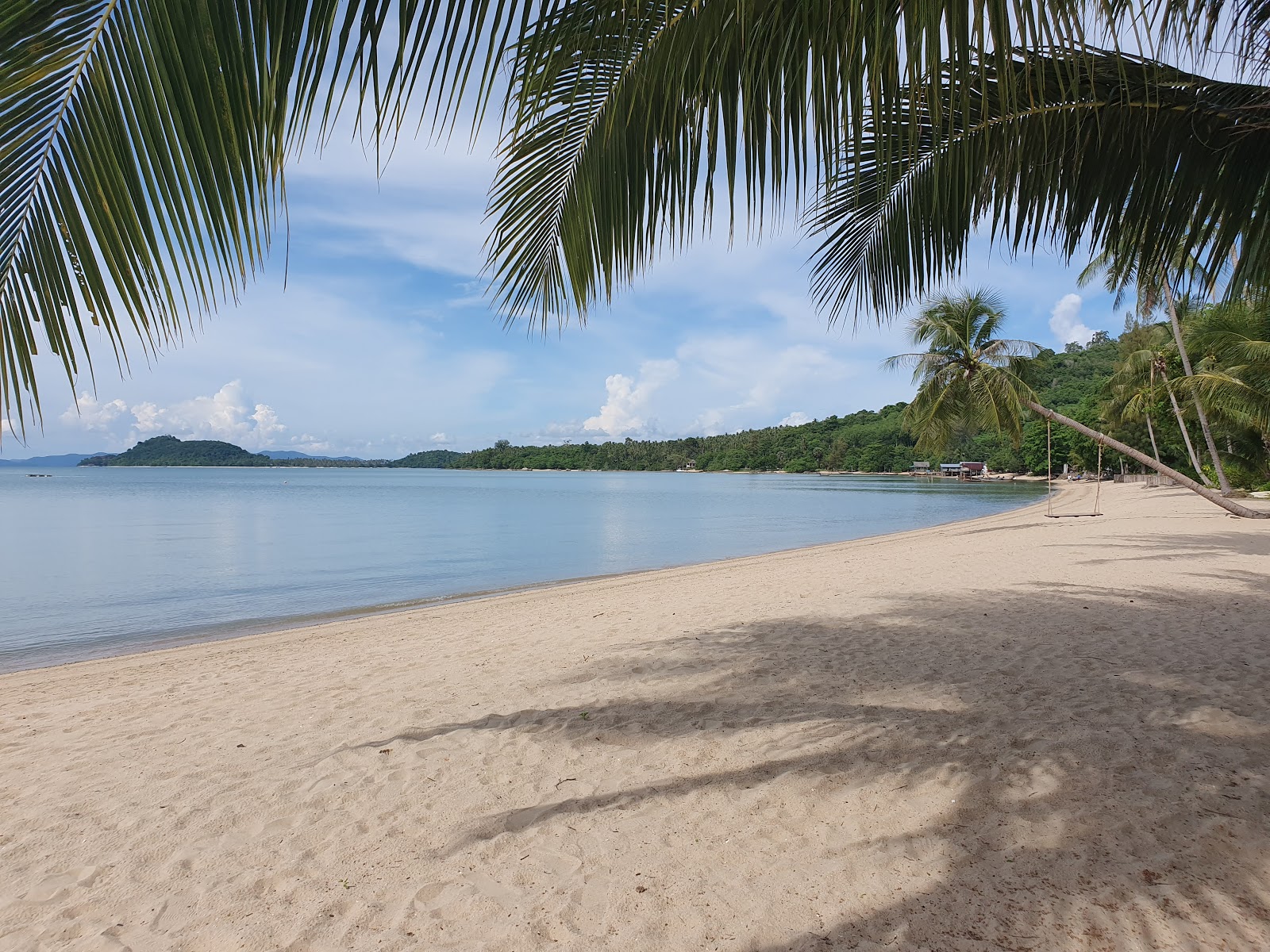 Fotografija Kokosova Plaža z svetel fin pesek površino
