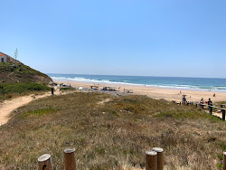 Φωτογραφία του Vale Figueiras Beach με επίπεδο καθαριότητας πολύ καθαρό