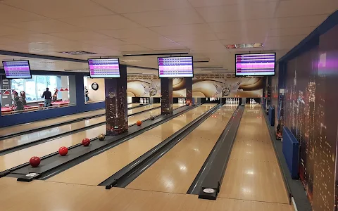 Golden Bowling image