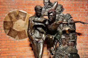 David Bowie Statue image