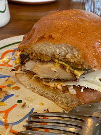 Sandwich au poulet du Restaurant brunch Kozy Kanopé - All day Brunch & Coffee à Paris - n°6