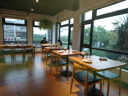 軟木塞義法小館