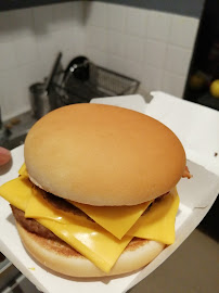 Cheeseburger du Restauration rapide McDonald's à Nanterre - n°5