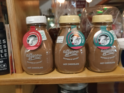 General Store «JJ Hapgood General Store & Eatery», reviews and photos, 305 Main St, Peru, VT 05152, USA