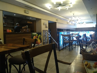 Prizren Penguen Cafe Bistro Patisserie