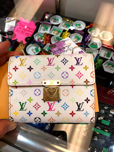 Pawn Shop «Money & More», reviews and photos, 1025 S Riverside Dr, Iowa City, IA 52246, USA