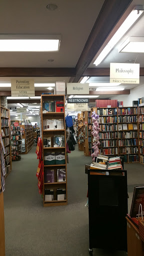 Book Store «Half Price Books», reviews and photos, 2041 Ford Pkwy, St Paul, MN 55116, USA