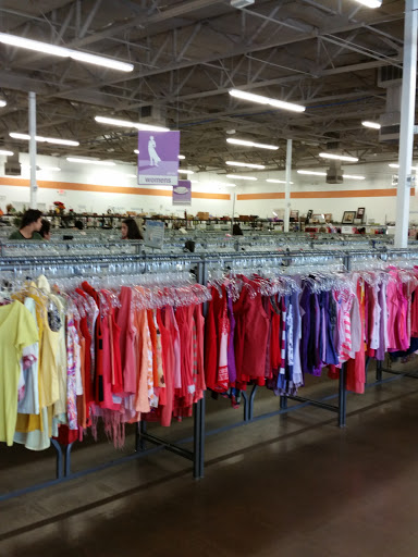Thrift Store «Thunderbird & Scottsdale Goodwill Retail Store & Donation Center», reviews and photos, 14202 N Scottsdale Rd, Scottsdale, AZ 85254, USA