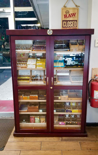 Tobacco Shop «407 Smoke Shop», reviews and photos, 4316 Curry Ford Rd, Orlando, FL 32806, USA
