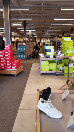 Shoe Store «DSW Designer Shoe Warehouse», reviews and photos, 8236 MN-7, St Louis Park, MN 55426, USA