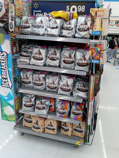 Department Store «Walmart Supercenter», reviews and photos, 9300 NW 77th Ave, Hialeah Gardens, FL 33016, USA