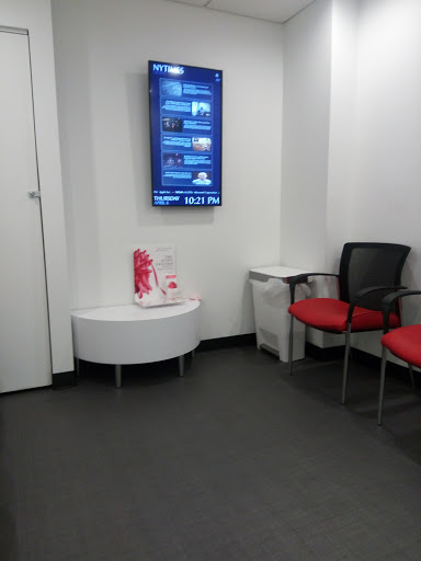 Estee Lauder, 350 S Service Rd, Melville, NY 11747, USA, 