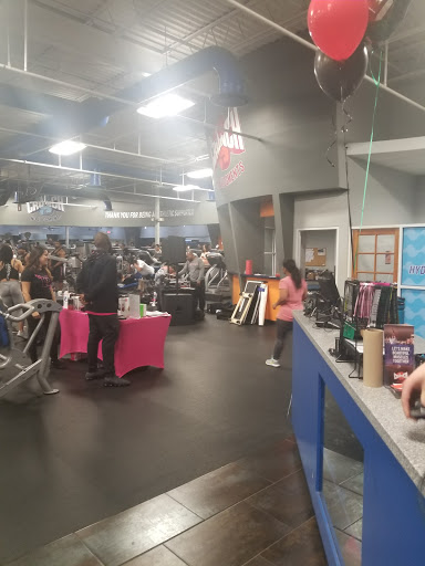 Health Club «Crunch - Tampa Palms», reviews and photos, 15313 Amberly Dr, Tampa, FL 33647, USA