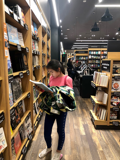 Book Store «Amazon Books», reviews and photos, 9585 SW Washington Square Rd, Portland, OR 97223, USA