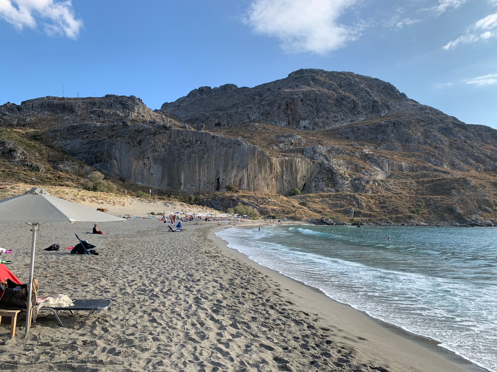 Foto di Plakias beach con una superficie del piccoli ciottoli beige