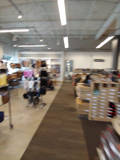Shoe Store «DSW Designer Shoe Warehouse», reviews and photos, 24570 Dulles Landing Dr #120, Dulles, VA 20166, USA