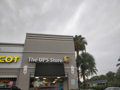 Shipping and Mailing Service «The UPS Store», reviews and photos, 5079 N Dixie Hwy, Oakland Park, FL 33334, USA