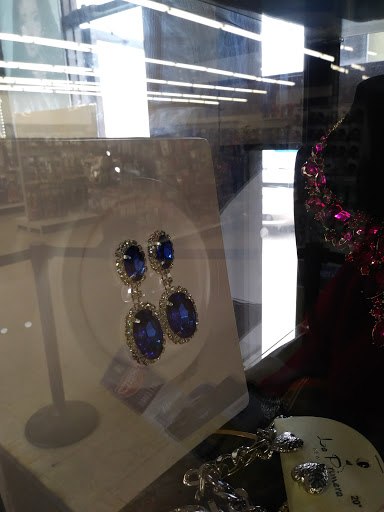 Beauty Supply Store «Unique Beauty Supply», reviews and photos, 752 N Main St, Providence, RI 02904, USA