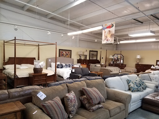 Furniture Store «Akins Furniture (Dogtown)», reviews and photos, 3450 Co Rd 81, Fort Payne, AL 35967, USA