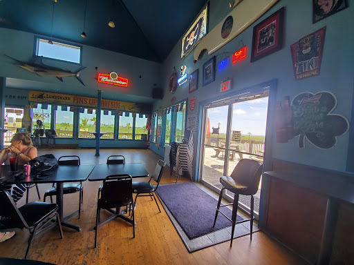 Bar & Grill «Sharkies On The Beach Bar & Grill», reviews and photos, 10 Surf Dr, Surfside Beach, TX 77541, USA