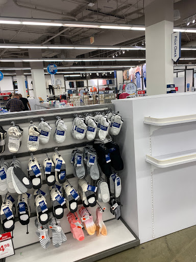 Clothing Store «Old Navy», reviews and photos, 634 Spectrum Center Dr, Irvine, CA 92618, USA