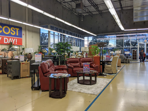 Outlet Store «Rooms To Go Outlet Furniture Store - Grand Prairie», reviews and photos, 2725 TX-360 #100, Grand Prairie, TX 75052, USA