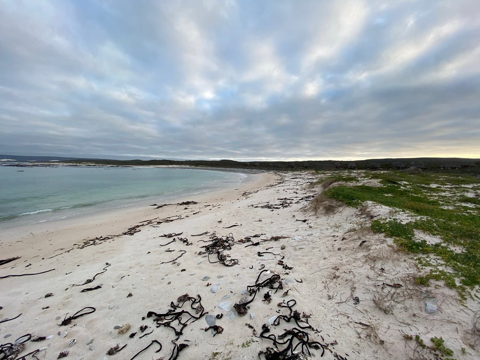 Foto av Suiderstrand beach med turkos rent vatten yta