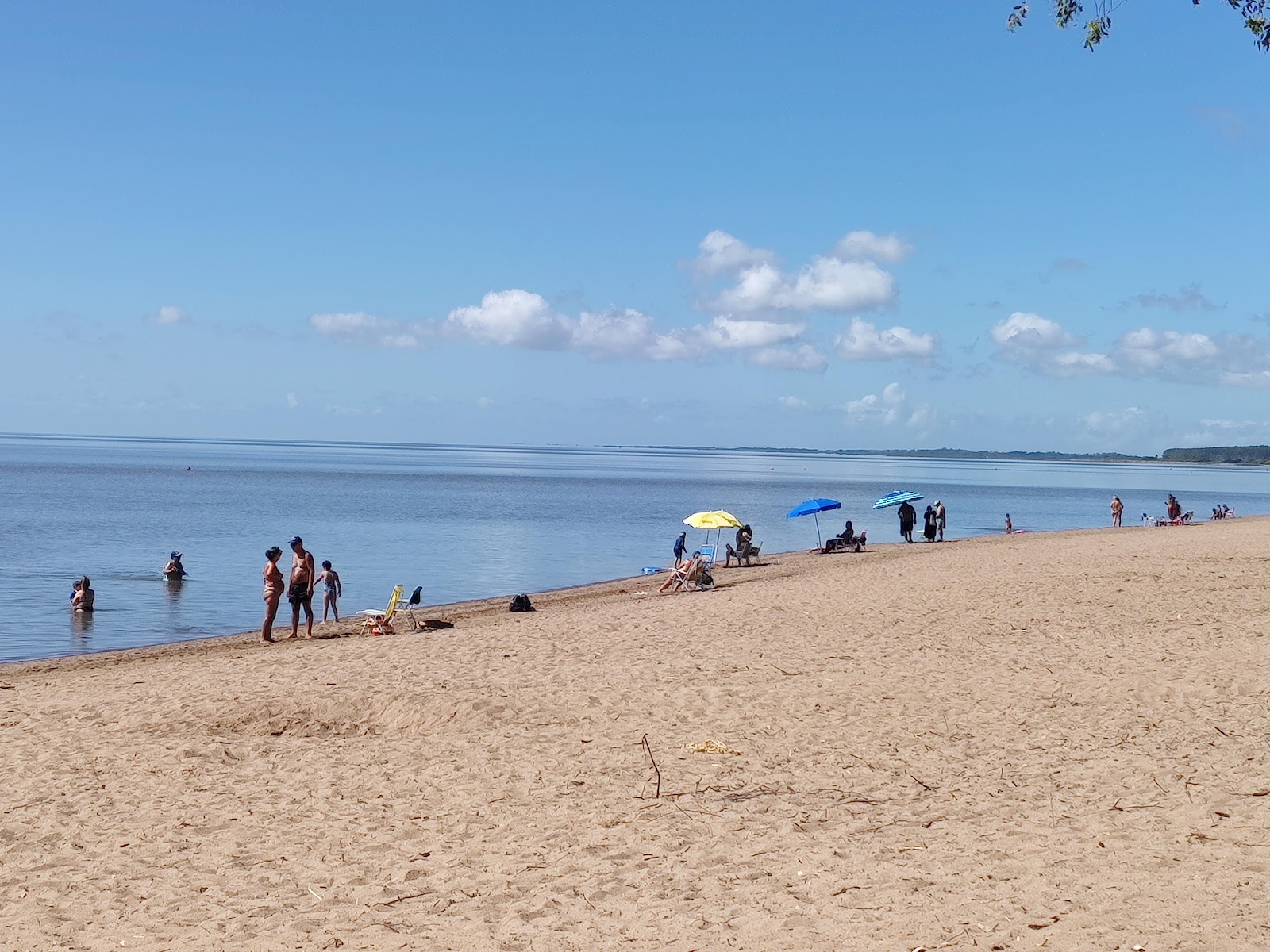 Φωτογραφία του Praia de Arambare με τυρκουάζ νερό επιφάνεια
