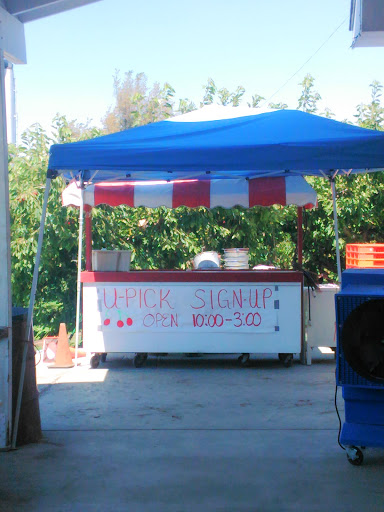 Produce Market «Washington Fruit Place At Barrett Orchards», reviews and photos, 1209 Pecks Canyon Rd, Yakima, WA 98908, USA