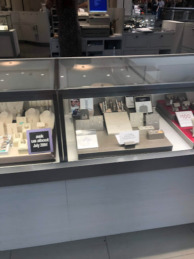 Jewelry Store «Kay Jewelers», reviews and photos, 11200 Lakeline Mall Dr #7, Cedar Park, TX 78613, USA