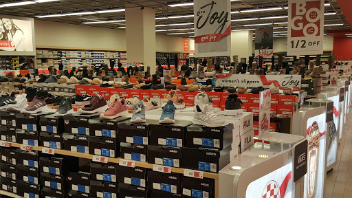 Shoe Store «Famous Footwear», reviews and photos, 310 West Market, Bloomington, MN 55425, USA