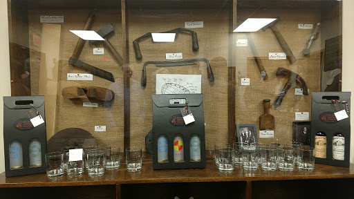 Liquor Store «FOX RIVER DISTILLING COMPANY», reviews and photos, 204 Dearborn Court Unit 110, Geneva, IL 60134, USA