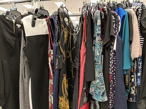 Clothing Store «Ross Dress for Less», reviews and photos, 257 N Weber Rd, Bolingbrook, IL 60490, USA