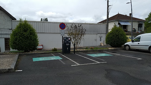 Borne de recharge de véhicules électriques SDE Dordogne Charging Station Le Lardin-Saint-Lazare